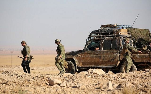 Western special forces, supporting the US-backed Kurdish-Arab forces, deploy on the frontlines some 50 km north of Raqqa on November 6, 2016, as they launched an offensive on the Islamic State group's de facto Syrian capital. (AFP PHOTO/DELIL SOULEIMAN