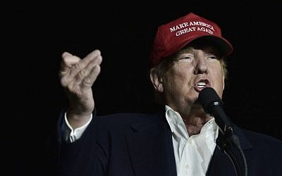 US Republican presidential nominee Donald Trump addresses a rally at Atlantic Aviation in Moon Township, Pennsylvania on November 6, 2016. (AFP/ MANDEL NGAN)