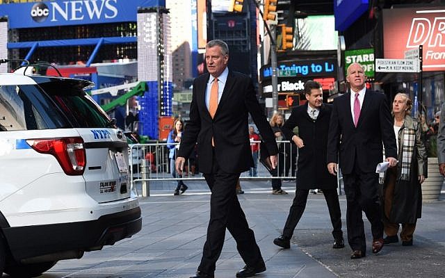 New York Mayor Bill de Blasio(L) and NYPD Police Commissioner James O'Neill (R) arrive to hold a news conference in Times Square on November 7, 2016, to discuss Election Day security preparations. (AFP PHOTO/TIMOTHY A. CLARY) New York Mayor Bill de Blasio(L) and NYPD Police Commissioner James O'Neill (R) arrive to hold a news conference in Times Square on November 7, 2016, to discuss Election Day security preparations. (AFP PHOTO/TIMOTHY A. CLARY)