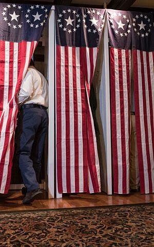 Seven voters choose their candidate at midnight on on November 8, 2016 in Dixville Notch, New Hampshire, the first voting to take place in the 2016 US presidential election. (AFP PHOTO / Alice Chiche)