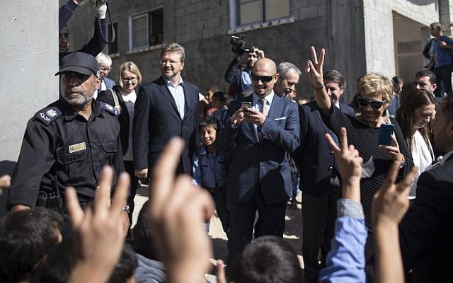 Palestinian children gesture during a visit of international diplomats to Beit Hanoun in the northern Gaza strip, on November 8, 2016. (AFP PHOTO / MAHMUD HAMS) Palestinian children gesture during a visit of international diplomats to Beit Hanoun in the northern Gaza strip, on November 8, 2016. (AFP PHOTO / MAHMUD HAMS)