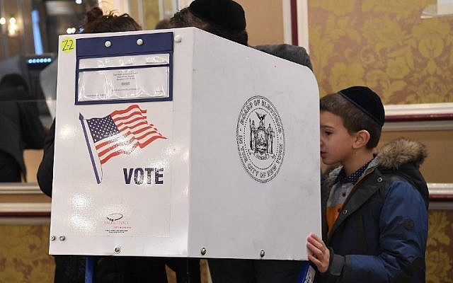 Voters cast their ballots in the presidential election at the East Midwood Jewish Center polling station in the Brooklyn borough of New York City on November 8, 2016. (AFP/ ANGELA WEISS)