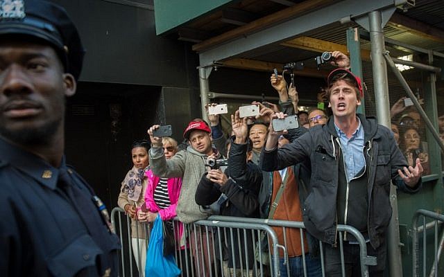 People on the sidewalk cheer and heckle Republican Presidential Candidate Donald Trump as he leaves a polling site on East 56th Street, November 8, 2016 in New York. (AFP PHOTO / US-VOTE / Bryan R. Smith) People on the sidewalk cheer and heckle Republican Presidential Candidate Donald Trump as he leaves a polling site on East 56th Street, November 8, 2016 in New York. (AFP PHOTO / US-VOTE / Bryan R. Smith)