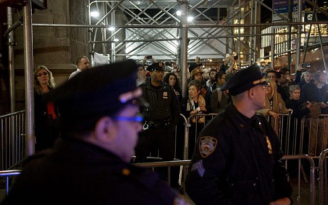 People are held back by New York City Police as Democratic presidential nominee Hillary Clinton arrives at the Peninsula Hotel prior to an election night party at the Javits Center, November 8, 2016, in New York. (AFP/Brendan Smialowski)