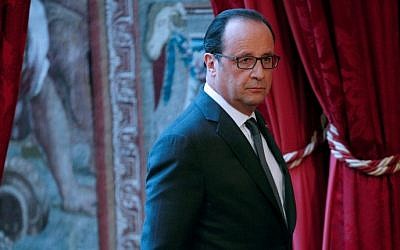 French President Francois Hollande prior to making a statement following the results of US presidential election, seen at the Elysee Palace in Paris, November 9, 2016. (AFP/POOL/YOAN VALAT)