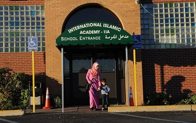 Amani Ramouni, 27, leaves the International Islamic Academy with her son Shadi, 3, in Detroit on November 9, 2016. (AFP/Nova SAFO) Amani Ramouni, 27, leaves the International Islamic Academy with her son Shadi, 3, in Detroit on November 9, 2016. (AFP/Nova SAFO)