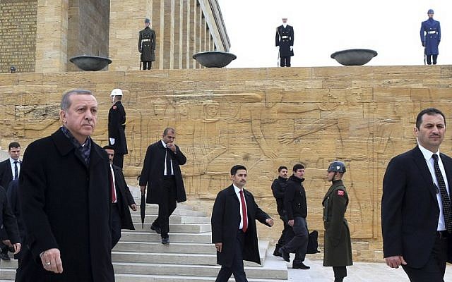 Turkish President Recep Tayyip Erdogan, left, attends a ceremony marking the 78th anniversary of the death of founder of the Republic of Turkey Mustafa Kemal Ataturk, at the mausoleum of Anitkabir in Ankara, on November 10, 2016. (AFP/ADEM ALTAN) Turkish President Recep Tayyip Erdogan, left, attends a ceremony marking the 78th anniversary of the death of founder of the Republic of Turkey Mustafa Kemal Ataturk, at the mausoleum of Anitkabir in Ankara, on November 10, 2016. (AFP/ADEM ALTAN)