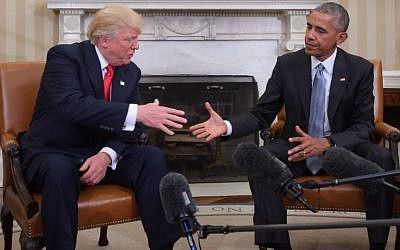 US President Barack Obama and Republican President-elect Donald Trump shake hands during a transition planning meeting in the Oval Office at the White House on November 10, 2016 in Washington,DC.  ( AFP PHOTO / JIM WATSON)