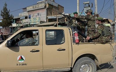 Afghan National Army (ANA) soldiers arrive in the streets around the largest US military base in Bagram, 50km north of Kabul, after an explosion on November 12, 2016. (AFP/Shah Marai)