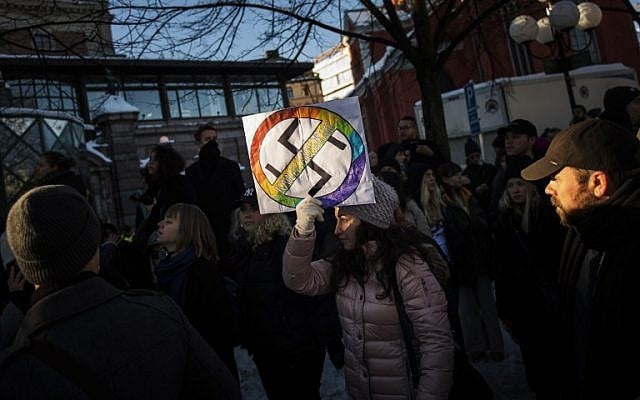 Counter-protesters demonstrate against the neo-nazi Nordic Resistance Movement (Nordiska motstandsrorelsens) that held a protest rally in central Stockholm on November 12, 2016 against migrants. (AFP PHOTO / JONATHAN NACKSTRAND)