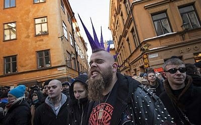 A counter-protester is arrested by the police as they keep them away from the neo-Nazi Nordic Resistance Movement's sympathizers after a demonstration in central Stockholm on November 12, 2016. (AFP Photo/Jonathan Nackstrand) 
