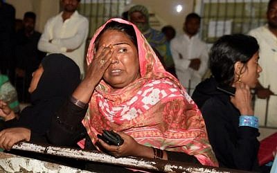 A Pakistani woman mourns the death of relative in a mortuary in Karachi on November 12, 2016, following the arrival of those killed in bombing at a Sufi shrine. (AFP PHOTO / RIZWAN TABASSUM) A Pakistani woman mourns the death of relative in a mortuary in Karachi on November 12, 2016, following the arrival of those killed in bombing at a Sufi shrine. (AFP PHOTO / RIZWAN TABASSUM)