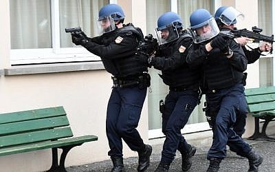 Illustrative: French gendarmes take part in a simulation of a terror attack during a training exercise of the Civil Security to test the reactivity of rescue teams at Sainte-Therese middle school in Beaumont-sur-Sarthe, northwestern France, on November 15, 2016. (AFP PHOTO / JEAN-FRANCOIS MONIER)