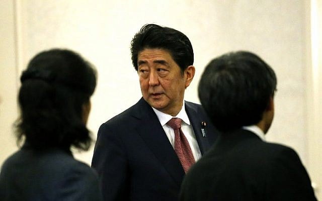 Japanese Prime Minister Shinzo Abe arrives to a press conference after a meeting with president-elect Donald Trump on November 17, 2016 in New York (AFP PHOTO / KENA BETANCUR) Japanese Prime Minister Shinzo Abe arrives to a press conference after a meeting with president-elect Donald Trump on November 17, 2016 in New York (AFP PHOTO / KENA BETANCUR)