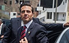 Mexican President Enrique Pena Nieto arrives at the Lima Convention Center to speak at the APEC CEO Summit in Lima, Peru, on November 19, 2016. (AFP/Ernesto Benavides)