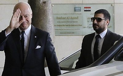 UN Syria envoy Staffan de Mistura arrives (L) arrives for a meeting with the Syrian Foreign Minister in the capital Damascus, on November 20, 2016. (AFP PHOTO/LOUAI BESHARA) UN Syria envoy Staffan de Mistura arrives (L) arrives for a meeting with the Syrian Foreign Minister in the capital Damascus, on November 20, 2016. (AFP PHOTO/LOUAI BESHARA)