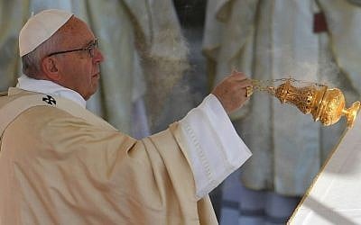 Pope Francis leads a mass for the closing of the Jubilee of Mercy, on November 20, 2016 at St Peter's square in Vatican. (AFP PHOTO/VINCENZO PINTO)
