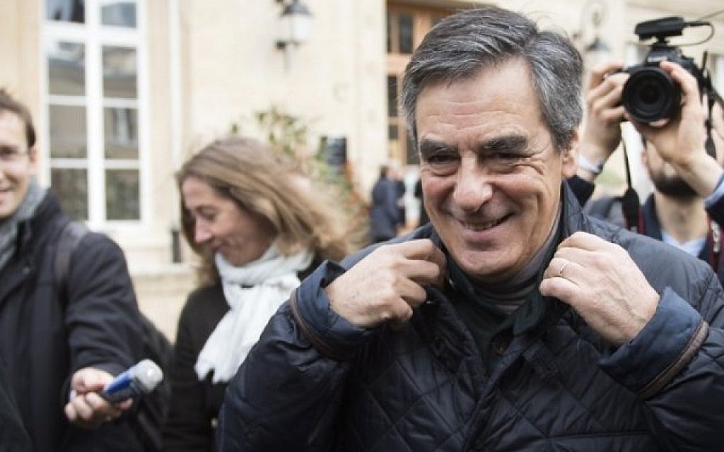 Francois Fillon, candidate in the center-right Les Republicains party primaries and former French prime minister, at a polling station on November 20, 2016 in Paris. (AFP Photo/Martin Bureau)