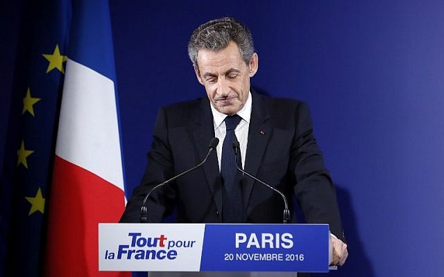 Former French President and candidate for the French right-wing presidential primary Nicolas Sarkozy delivers a speech at his campaign headquarters after the vote's first round, on November 20, 2016 in Paris. (AFP PHOTO / POOL / IAN LANGSDON) Former French President and candidate for the French right-wing presidential primary Nicolas Sarkozy delivers a speech at his campaign headquarters after the vote's first round, on November 20, 2016 in Paris. (AFP PHOTO / POOL / IAN LANGSDON)