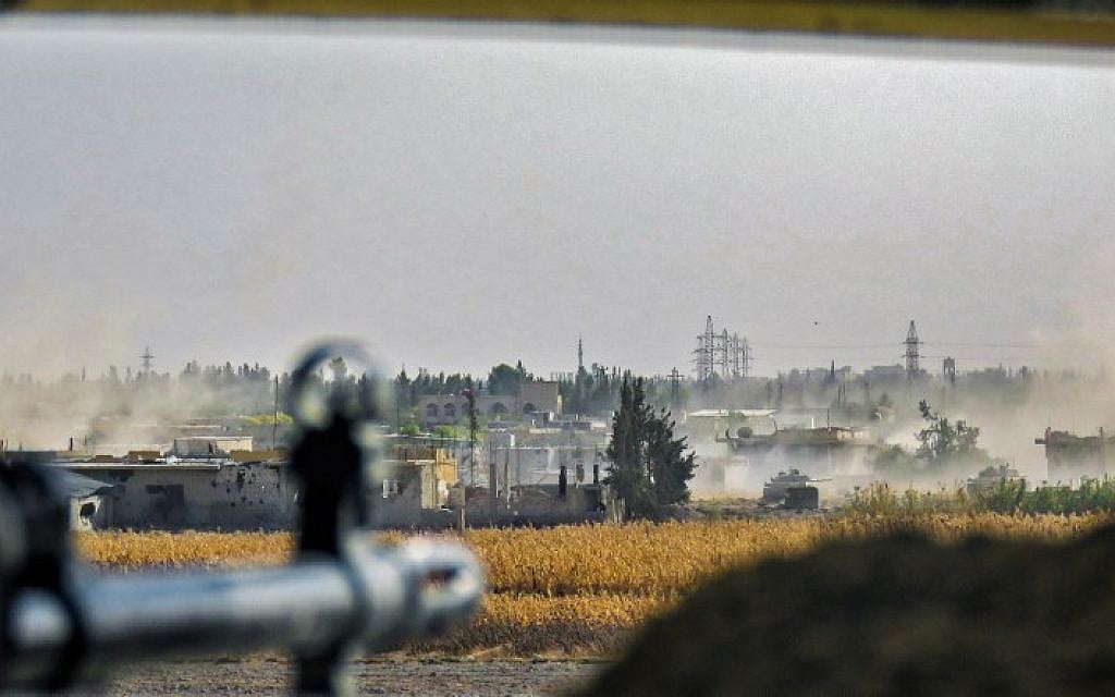 Smoke plumes rising from the rebel-held village of Hawsh Nasri during Syrian forces' assault to capture it, near the rebel-held town of Douma on the eastern outskirts of the capital Damascus, November 22, 2016. (AFP PHOTO / STRINGER)