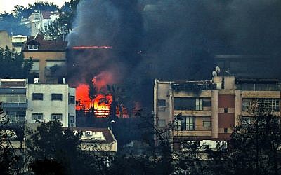 Smoke billows from a house as a fire rages in the northern Israeli port city of Haifa on November 24, 2016. (AFP PHOTO / AHMAD GHARABLI)