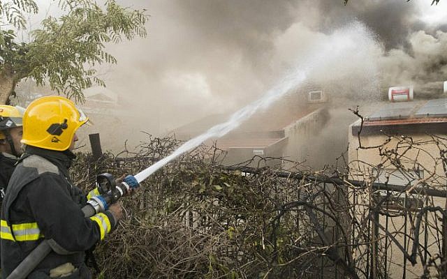 An Israeli firefighter helps extinguish a fire in the northern city of Haifa on November 24, 2016. (Jack Guez/AFP)