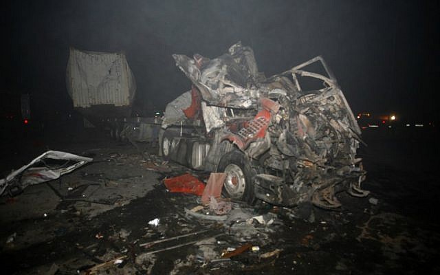 A picture shows the wreckage of a truck following a suicide bombing that targeted Shiite pilgrims returning from the Arbaeen commemoration in Karbala, on November 24, 2016. (AFP/Haidar HAMDANI) A picture shows the wreckage of a truck following a suicide bombing that targeted Shiite pilgrims returning from the Arbaeen commemoration in Karbala, on November 24, 2016. (AFP/Haidar HAMDANI)