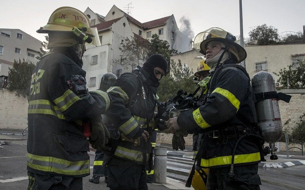 Palestinian firefighters from the West Bank city of Jenin arrive to help extinguish a fire in the northern Israeli city of Haifa following a wildfire, on November 25, 2016. (AFP/JACK GUEZ)