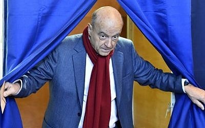 Mayor of Bordeaux and candidate for the right-wing primaries ahead of the 2017 presidential elections, Alain Juppe, gestures after leaving a voting booth in a polling station in Bordeaux, southwestern France, on November 27, 2016. (AFP PHOTO/GEORGES GOBET)