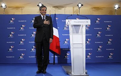 French member of Parliament and candidate for the right-wing primaries ahead of France's 2017 presidential elections, Francois Fillon gestures before delivering a speech following the first results of the primary's second round at his campaign headquarters in Paris, November 27, 2016. (AFP/Thomas SAMSON)