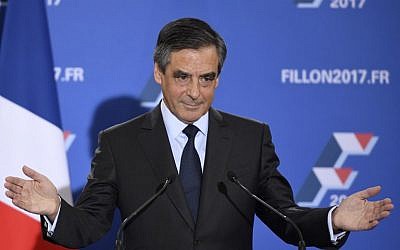 French candidate for the right-wing primaries ahead of France's 2017 presidential elections, Francois Fillon gestures as he delivers a speech following the first results of the primary's second round on November 27, 2016, at his campaign headquarters in Paris. (AFP PHOTO / Eric FEFERBERG_