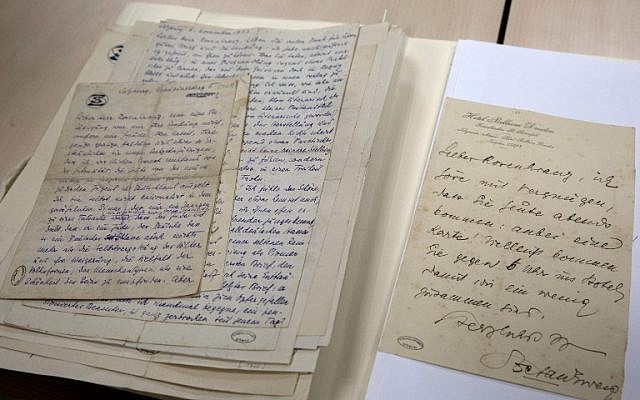 A picture taken on November 28, 2016 at the Israels National Library in Jerusalem shows letters by Austrian author Stefan Zweig to a young man named Hans Rosenkranz during their 12-year correspondence. (AFP PHOTO / MENAHEM KAHANA) A picture taken on November 28, 2016 at the Israels National Library in Jerusalem shows letters by Austrian author Stefan Zweig to a young man named Hans Rosenkranz during their 12-year correspondence. (AFP PHOTO / MENAHEM KAHANA)
