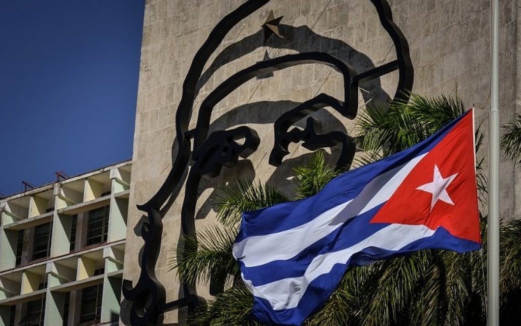 The Cuban interior ministry building with the image of Ernesto "Che" Guevara and the Cuban flag fluttering at half mast at Havana's Revolution square, during Fidel Castro's memorial, on November 28, 2016 in Havana. (AFP Photo/Adalberto Roque)