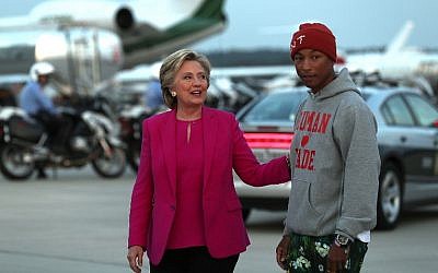  Recording artist Pharrell Williams (R) walks with Democratic presidential nominee Hillary Clinton as she arrives at Raleigh-Durham International Airport on November 3, 2016 in Morrisville, North Carolina. (Justin Sullivan/Getty Images/AFP)