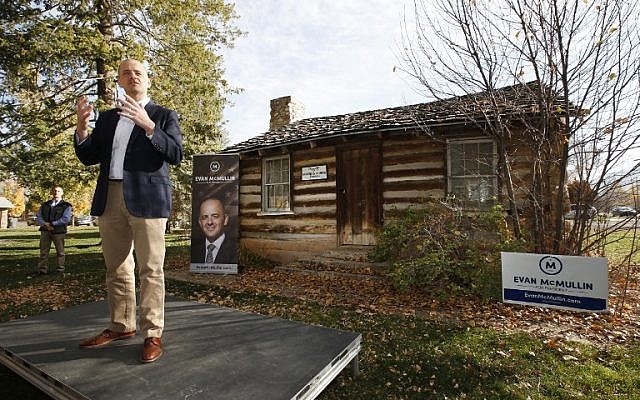 Independent US presidential candidate Evan McMullin talks to supporters that have gathered for a rally at a city park on November 5, 2016 in Nephi, Utah. (George Frey/Getty Images/AFP)
