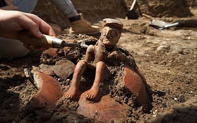 The 3,800 year old jug when it was exposed in the field. (Credit: EYECON Productions, courtesy of the Israel Antiquities Authority)