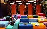 A library at Oberlin College in 2007. (CC BY Istolethetv, Flickr)