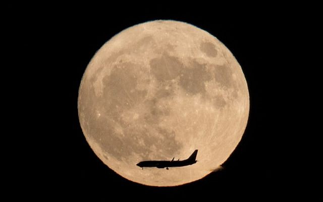 A jet plane flies across the supermoon, brightest moon in almost 69 years, above Beijing, China, on November 14, 2016. (Ng Han Guan/AP Photo) A jet plane flies across the supermoon, brightest moon in almost 69 years, above Beijing, China, on November 14, 2016. (Ng Han Guan/AP Photo)