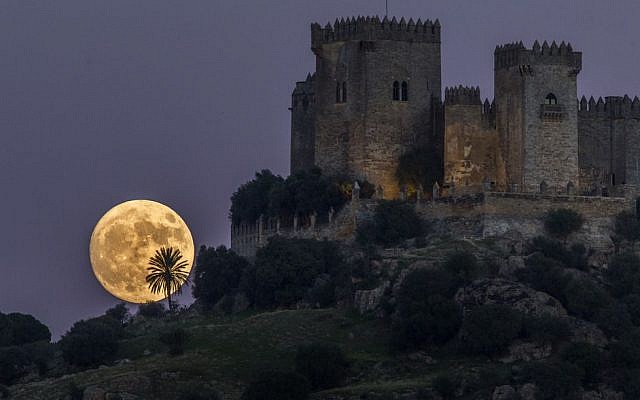 The moon rises behind the castle of Almodovar in Cordoba, southern Spain, on Sunday, Nov. 13, 2016. The supermoon on November 14, 2016, is the closest a full moon has been to Earth since January 26, 1948. (Miguel Morenatti/AP Photo) The moon rises behind the castle of Almodovar in Cordoba, southern Spain, on Sunday, Nov. 13, 2016. The supermoon on November 14, 2016, is the closest a full moon has been to Earth since January 26, 1948. (Miguel Morenatti/AP Photo)