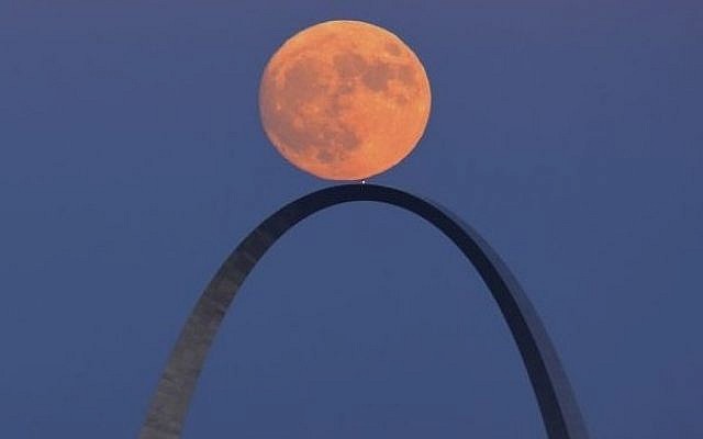 The moon rises over the Arch in St. Louis, as seen from the Compton Hill Water Tower on Sunday, Nov. 13, 2016. The supermoon on November 14, 2016, is the closest a full moon has been to Earth since January 26, 1948. (David Carson/St. Louis Post-Dispatch via AP) The moon rises over the Arch in St. Louis, as seen from the Compton Hill Water Tower on Sunday, Nov. 13, 2016. The supermoon on November 14, 2016, is the closest a full moon has been to Earth since January 26, 1948. (David Carson/St. Louis Post-Dispatch via AP)