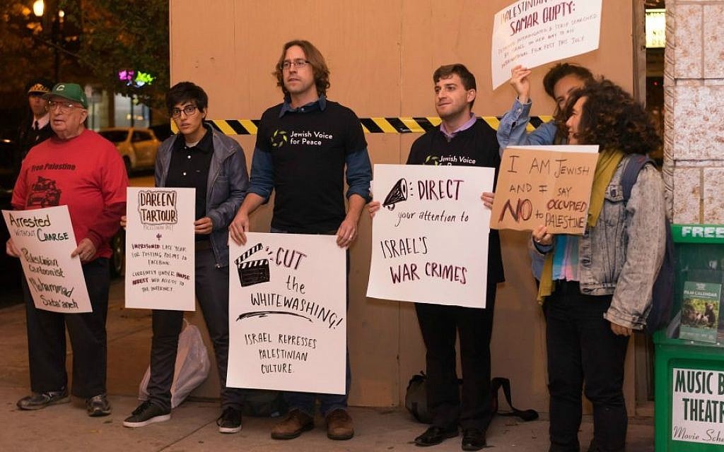 A handful of protestors, many from Jewish Voices for Peace, spent their evening protesting the Israeli film festival. (Ronit Bezalel/Times of Israel) A handful of protestors, many from Jewish Voices for Peace, spent their evening protesting the Israeli film festival. (Ronit Bezalel/Times of Israel)