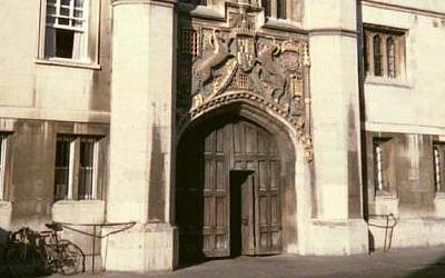 The great gate at Christ's College, Cambridge, UK. (CC BT-SA 2.5/Stuart Edwards/Wikimedia)