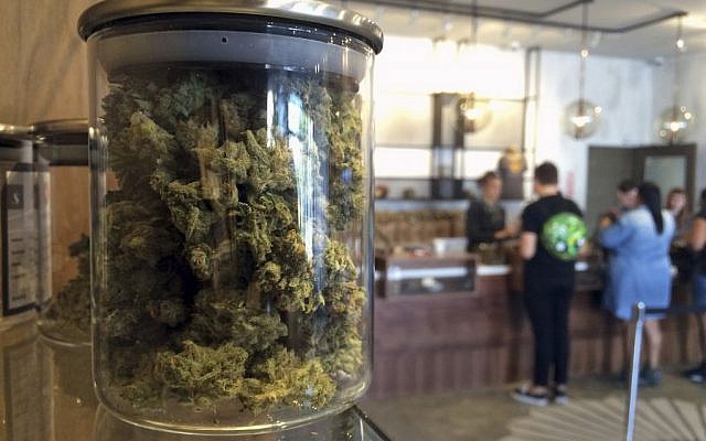 Customers buy products at the Harvest Medical Marijuana Dispensary in San Francisco, California, April 20, 2016. (AP/Haven Daley) 