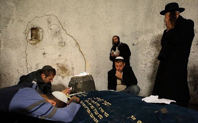 Ultra Orthodox Jews seen praying in the compound of Joseph's Tomb in the West Bank city of Nablus, November 16, 2009. (Yaakov naumi / Flash90) Ultra Orthodox Jews seen praying in the compound of Joseph's Tomb in the West Bank city of Nablus, November 16, 2009. (Yaakov naumi / Flash90)