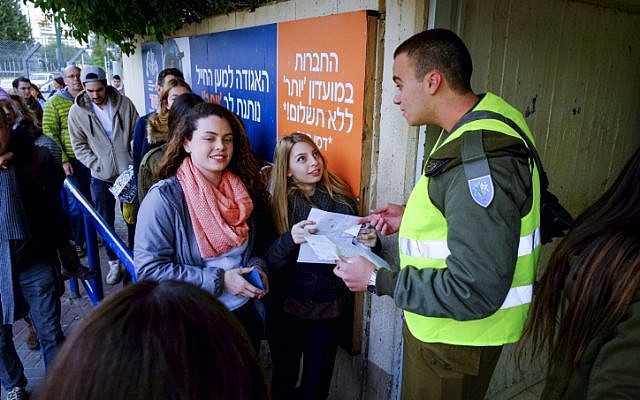 A group of new recruits arrive at the army's induction center outside Tel Aviv on January 11, 2015. (Chen Leopold/Flash90) A group of new recruits arrive at the army's induction center outside Tel Aviv on January 11, 2015. (Chen Leopold/Flash90)
