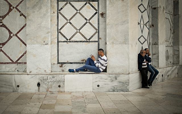 Muslim worshipers visit the al-Aqsa Mosque compound in the Old City of Jerusalem, on November 07, 2016. (Sebi Berens/Flash90)