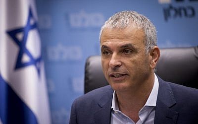 Finance Minister and leader of the Kulanu party Moshe Kahlon leads a faction meeting at the Knesset in Jerusalem, November 7, 2016. (Yonatan Sindel/Flash90) 