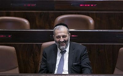 Minister of Interior Affairs Aryeh Deri before Ministers Question Time at the Knesset, November 7, 2016. (Yonatan Sindel/Flash90)