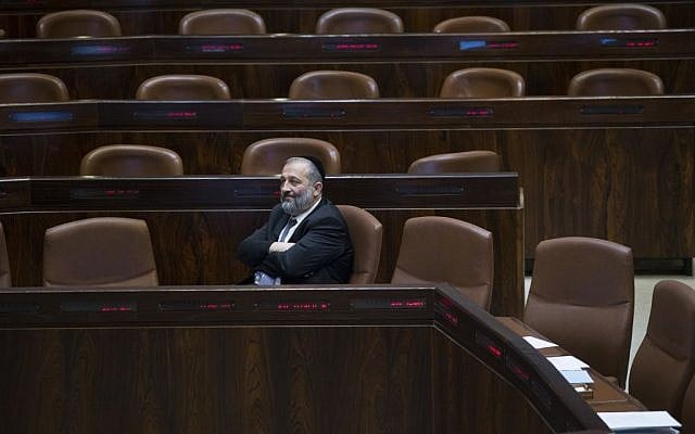 Minister of Interior Affairs Aryeh Deri before Ministers Question Time at the Knesset, November 7, 2016. (Yonatan Sindel/Flash90)