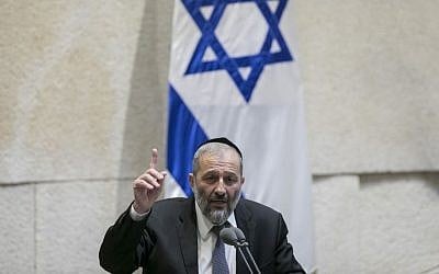 Interior Minister Aryeh Deri addresses the Israeli parliament during a question period in the Knesset, in Jerusalem, November 7, 2016. (Yonatan Sindel/Flash90)